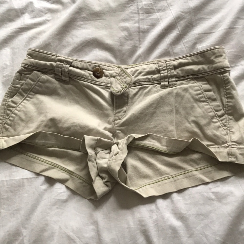 American Eagle tan shorts